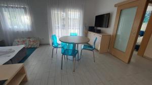 Televízia a/alebo spoločenská miestnosť v ubytovaní Apartments Villa Alba