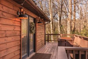Gallery image of Whispering Pines Cabin in Whittier