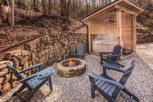 Gallery image of Whispering Pines Cabin in Whittier +20 photos