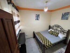 Postel nebo postele na pokoji v ubytování Nyumbani Abode