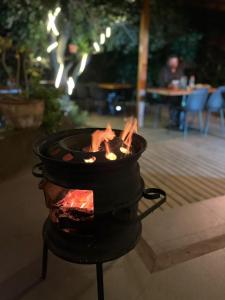 バルパライソにあるEspectacular casa para Eventos y celebraciones con alojamientoのパティオの火を使ったグリル +29枚の写真