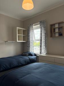 Postel nebo postele na pokoji v ubytování Superb Triple Room near Croke Park - 1
