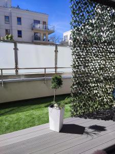 Vonkajšia záhrada v ubytovaní Apartament Przystań z tarasem