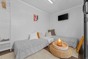 Postel nebo postele na pokoji v ubytování Eco-Friendly Glamping with Private Pool