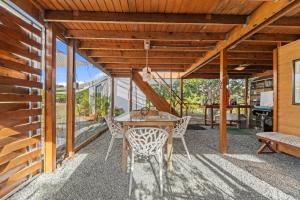 Svalir eða verönd á Eco-Friendly Glamping with Private Pool