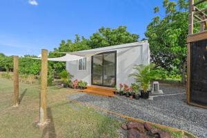 Garður fyrir utan Eco-Friendly Glamping with Private Pool