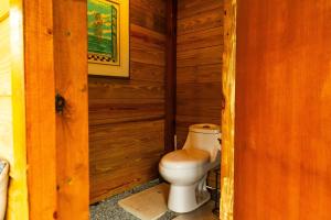 Koupelna v ubytování Eco-Friendly Glamping with Private Pool + 36 fotografií