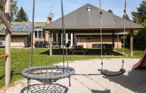 Κήπος έξω από το Stunning Home In Væggerløse With Sauna +21 φωτογραφίες