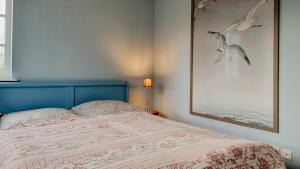 Ένα ή περισσότερα κρεβάτια σε δωμάτιο στο Maritime Holiday Home Secluded On The Dike