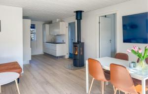 Dapur atau dapur kecil di Gorgeous Apartment In Skagen With Wifi