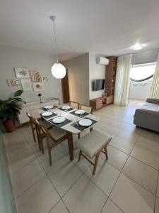 Μια τηλεόραση ή/και κέντρο ψυχαγωγίας στο Shows no Serra Dourada. Tudo perto Jd. Goiás / 3Q/ 2 Gar