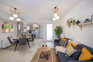 Kuchyň nebo kuchyňský kout v ubytování Elenas Home - Dream & Love apts w Private pool