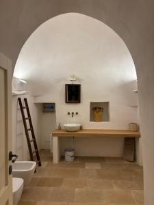 a bathroom with a sink and a toilet at Casalento in Ceglie Messapica