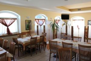 Restoran või mõni muu söögikoht majutusasutuses Hotel Culmine