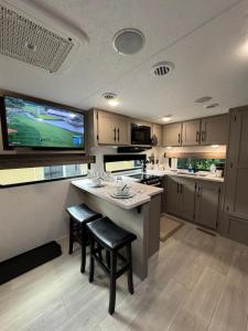 Kuchyň nebo kuchyňský kout v ubytování Glamping in Paradise