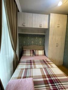 Ένα ή περισσότερα κρεβάτια σε δωμάτιο στο Квартира на первой линии моря +7 φωτογραφίες