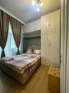 Ένα ή περισσότερα κρεβάτια σε δωμάτιο στο Квартира на первой линии моря