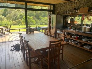 En restaurant eller et andet spisested på Fazenda Caminho do Ouro