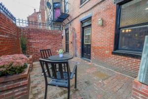 Το κτήριο όπου στεγάζεται  το διαμέρισμα