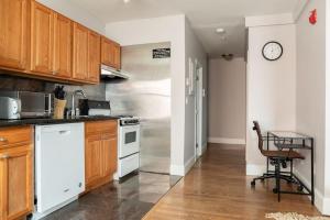 Køkken eller tekøkken på Serene 1BR with 99 WalkScore Fast Wifi and SmartLock