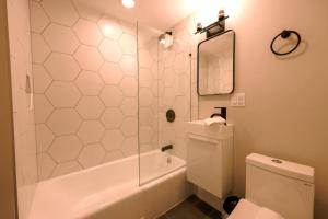 Ένα μπάνιο στο Spacious Studio Prudential Area