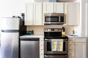 Køkken eller tekøkken på Center of Boston Studio Pet Friendly Laundry