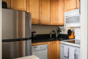 Η κουζίνα ή μικρή κουζίνα στο Bright Back Bay Studio