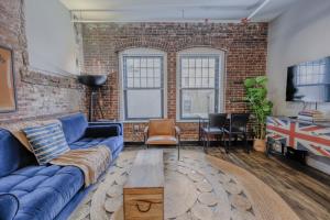 Χώρος καθιστικού στο Pet Friendly 3 Bed 2 Bath steps to Beacon Hill +1 φωτογραφίες