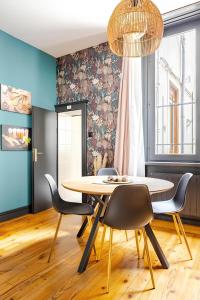 a dining room with a table and chairs at Nancy Vieille Ville Stanislas in Nancy