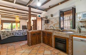 Η κουζίνα ή μικρή κουζίνα στο Nice Home In El Pinar +11 φωτογραφίες