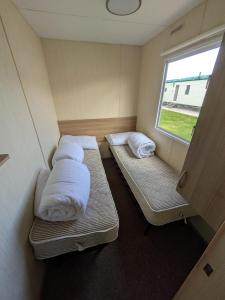 Gallery image of Cosy 8 Berth Caravan At Ty Mawr Holiday Park, North Wales Ref 86008D in Conwy