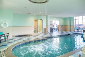 Bazén v ubytování SpringHill Suites by Marriott Houston Baytown nebo v jeho okolí