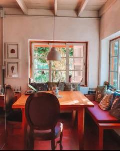 a dining room with a wooden table and a chair at Quarto no Parque Nacional - Quarto Superior in Itatiaia +40 photos