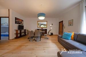 a living room with a couch and a table at Darina - Immobiliare Azzurra in Lazise