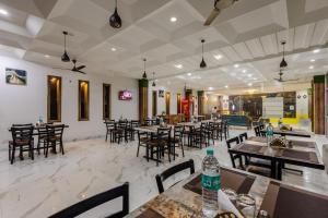 Restaurace v ubytování Lime Tree Hotel Vrindavan Near #BankeBihari #PremMandir #ChaarDham