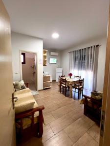 Kuchyň nebo kuchyňský kout v ubytování Garden Villa A&X