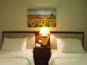 Postel nebo postele na pokoji v ubytování Kapitan Kongsi Boutique Hotel