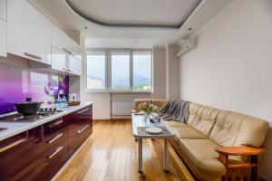 Kuchyň nebo kuchyňský kout v ubytování Alatau Grand View Suites by MEGA