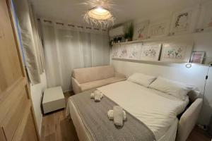 Posteľ alebo postele v izbe v ubytovaní Charming Air-Conditioned One-Bedroom 150m from Cavalière Beach