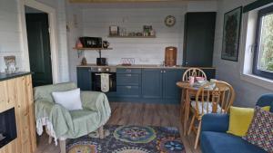 Η κουζίνα ή μικρή κουζίνα στο Luachra Lodge