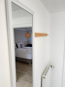 Postel nebo postele na pokoji v ubytování FRISIA NORDD Norddeich