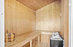 Fotografie z fotogalerie ubytování Holiday Home Bjerregårdsvej Denm I v destinaci Bjerregård