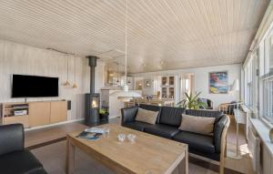 Kuchyň nebo kuchyňský kout v ubytování Holiday Home Bjerregårdsvej Denm I