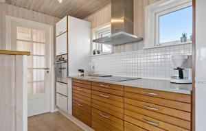 Kuchyň nebo kuchyňský kout v ubytování Holiday Home Bjerregårdsvej Denm I + 17 fotografií