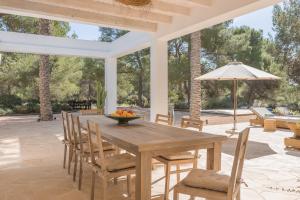 Siseõu või muu väliala majutusasutuses Beautiful 1 hectar property near Cala Jondal