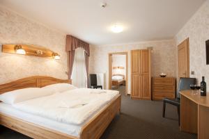 Letto o letti in una camera di Spa Hotel MILLENIUM Karlovy Vary