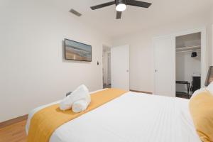 a bedroom with a bed with two towels on it at Be A Nomad - Cozy 3BR w Big Yard & Parking in Jacksonville