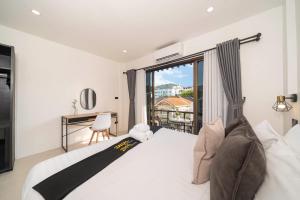 Postel nebo postele na pokoji v ubytování Wink Centre 9 Patong beach 4 beds + 44 fotografií