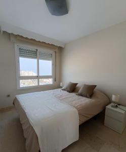 En eller flere senge i et værelse på Duplex penthhouse Marbella parking private sea views + 22 billeder
