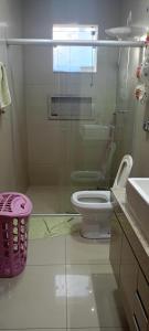 a bathroom with a toilet and a sink at Lar de charme e tranquilidade em montes Claros in Montes Claros +10 photos